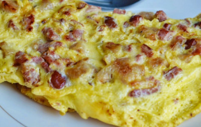 LCHF vaječná omeleta s mäsom LCHF vaječná omeleta s mäsom